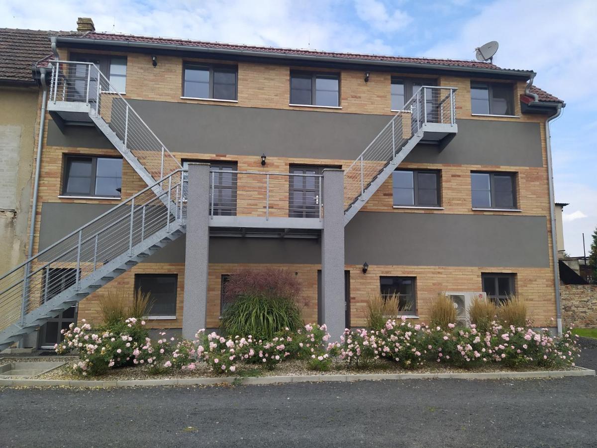 Ubytovani Na Statku Racice Exterior photo